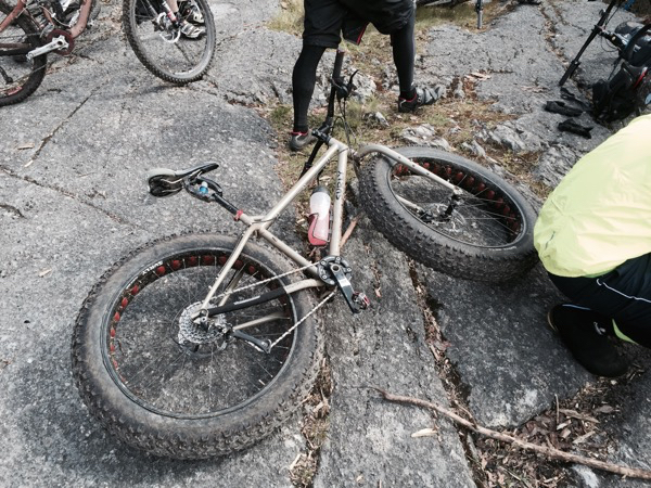 Ryhmässä oli kolme läskipyörääkin Ryhmässä oli kolme läskipyörääkin